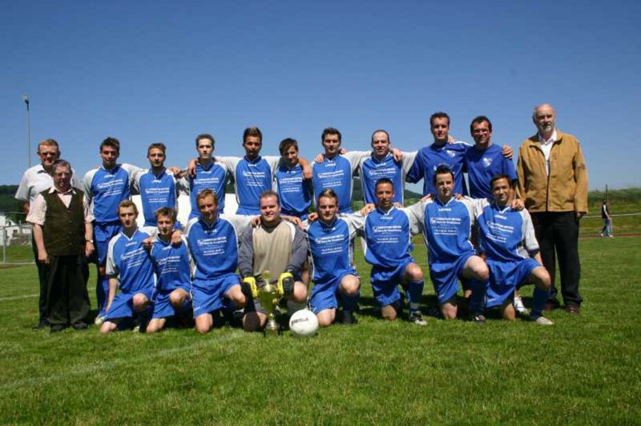 Kreismeister und Sieger Sparda-Bank Kreispokal der Senioren  FC Auetal